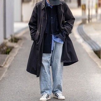 Какие плащи носить с темно-синей курткой-рубашкой мужчине