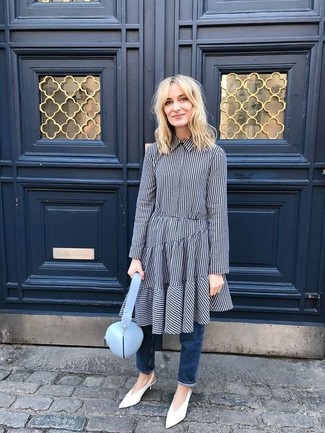 С чем носить темно-синее платье-рубашку