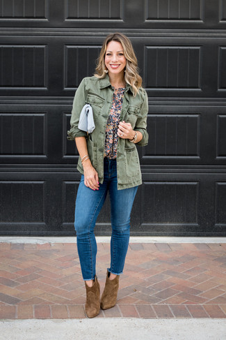 С чем носить темно-синюю блузу с коротким рукавом