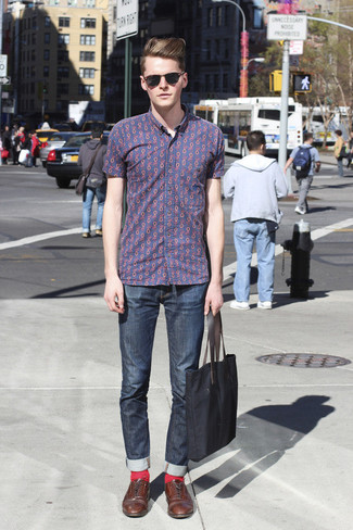 Какие броги носить с темно-синей рубашкой с коротким рукавом