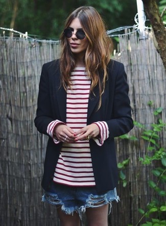 Какие пиджаки носить с темно-синими шортами женщине