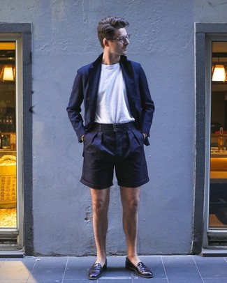 Какие пиджаки носить с темно-синими шортами мужчине