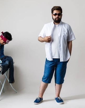 Какие топсайдеры носить с темно-синими шортами