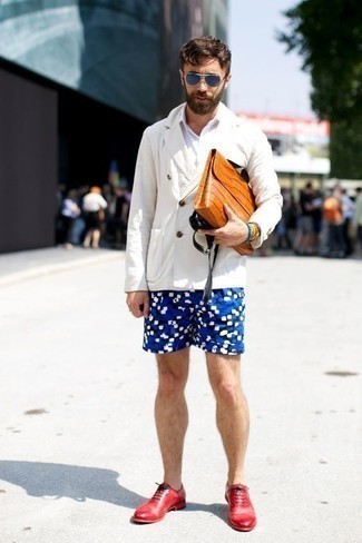 Какие двубортные пиджаки носить с темно-синими шортами мужчине