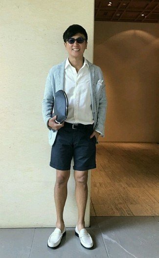 Какие лоферы носить с темно-синими шортами мужчине