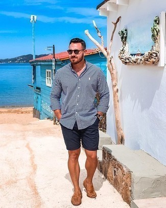 Какие лоферы носить с темно-синими шортами мужчине