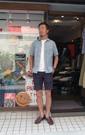 Какие лоферы носить с темно-синими шортами мужчине