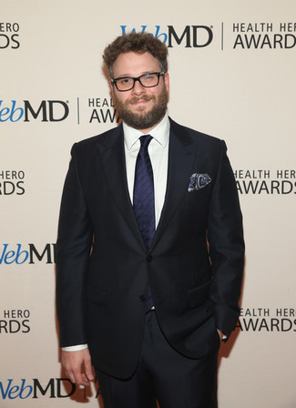 С чем носить темно-синий шелковый галстук мужчине