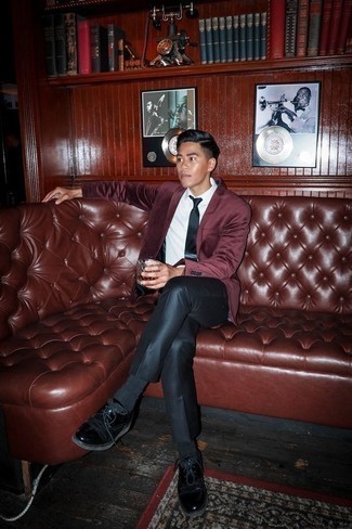 С чем носить темно-синий шелковый галстук мужчине