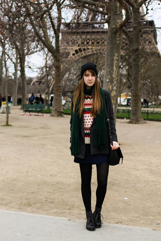 Какое пальто носить с темно-синей короткой юбкой-солнце