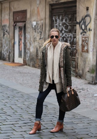 Какие ботильоны носить с темно-синими джинсами скинни