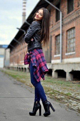 Какие косухи носить с темно-синими джинсами скинни