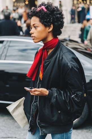 Какие бомберы носить с темно-синими джинсами скинни