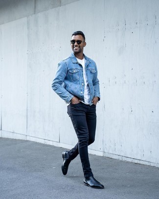 Какие джинсовые куртки носить с темно-синими зауженными джинсами мужчине