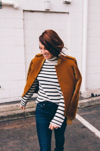 Какие водолазки носить с темно-синими джинсами скинни