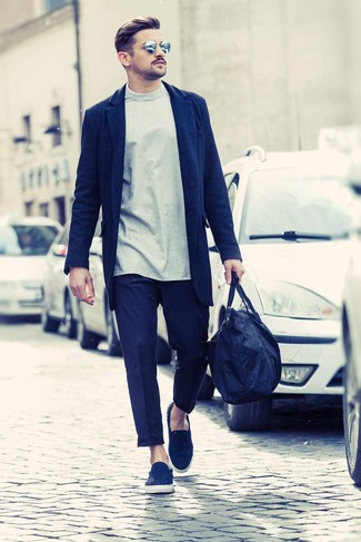 С чем носить темно-синие слипоны мужчине