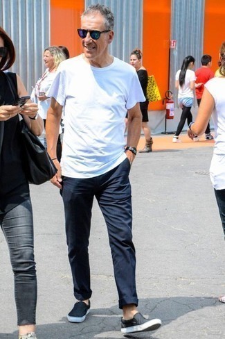 С чем носить темно-синие слипоны мужчине