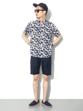 С чем носить темно-синие слипоны мужчине