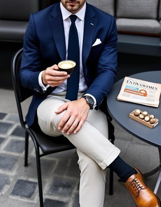 С чем носить темно-синие носки мужчине