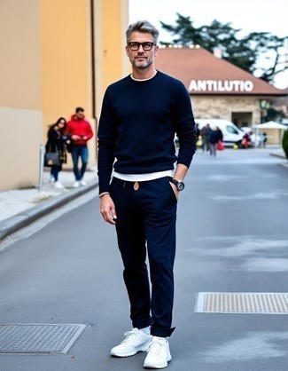 С чем носить темно-синие носки мужчине