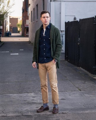 С чем носить темно-синие носки мужчине