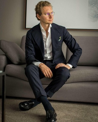 С чем носить темно-синие носки мужчине