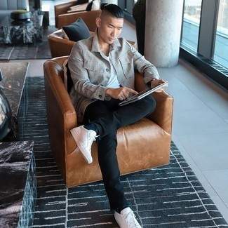 С чем носить темно-синие носки мужчине