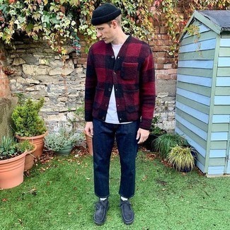 С чем носить темно-синие замшевые ботинки мужчине