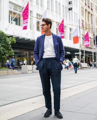 С чем носить темно-синие замшевые ботинки мужчине