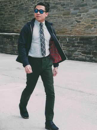 С чем носить темно-синие замшевые ботинки мужчине