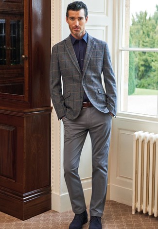 С чем носить темно-синие замшевые ботинки мужчине