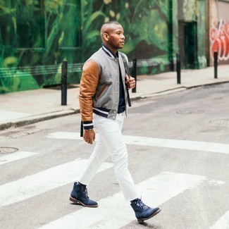 С чем носить темно-синие замшевые ботинки мужчине