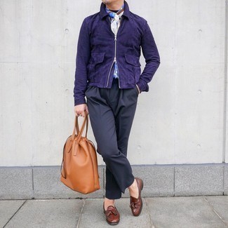 С чем носить темно-синюю замшевую куртку харрингтон