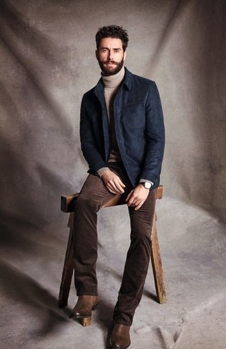 С чем носить темно-синюю замшевую куртку мужчине