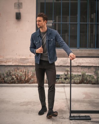 С чем носить темно-синюю замшевую куртку мужчине