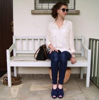 С чем носить темно-синие замшевые туфли