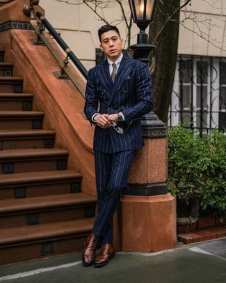 Какие ботинки броги носить с темно-синим костюмом