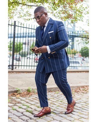 Как носить темно-синий костюм с коричневыми кожаными монками