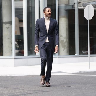 Как носить темно-синий костюм с коричневыми кожаными монками