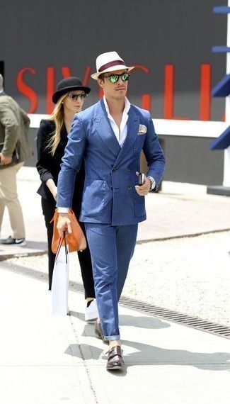 Как носить темно-синий костюм с темно-красными кожаными монками