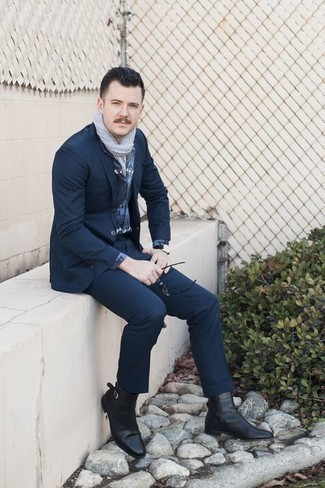 Какие ботинки челси носить с темно-синим костюмом