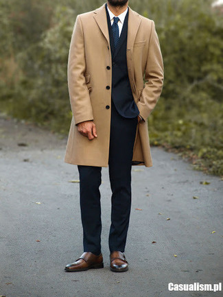 Как носить темно-синий костюм с темно-коричневыми кожаными монками