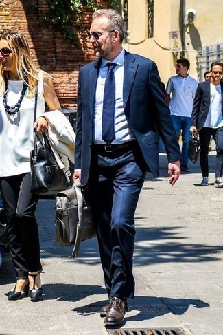 Какие туфли дерби носить с темно-синим костюмом