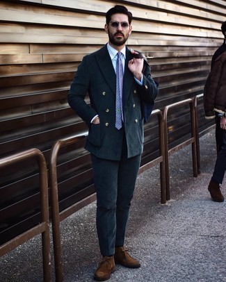 Какие ботинки дезерты носить с темно-синим костюмом