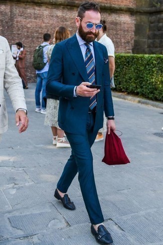 С чем носить темно-синий костюм за 40 лет