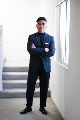 С чем носить темно-синий костюм весна