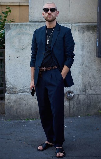 С чем носить темно-синий костюм в стиле кэжуал