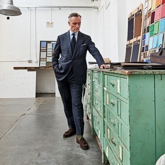 С чем носить темно-синий костюм лето