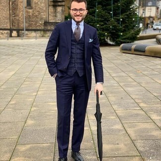 С чем носить темно-синий костюм в деловом стиле