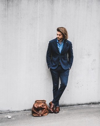 С чем носить темно-синий костюм в 30 лет